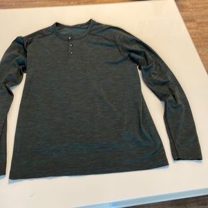 Men’s Lululemon long sleeve metal tech vent Henley